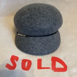 SOLD - EUC Women’s Wool Newsboy Hat